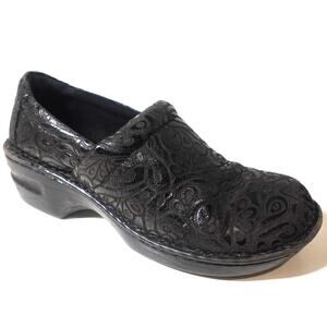 BOC BORN CONCEPT PEGGY CLOGS / EMBOSSED TOOLED BLACK LEATHER CLOGS